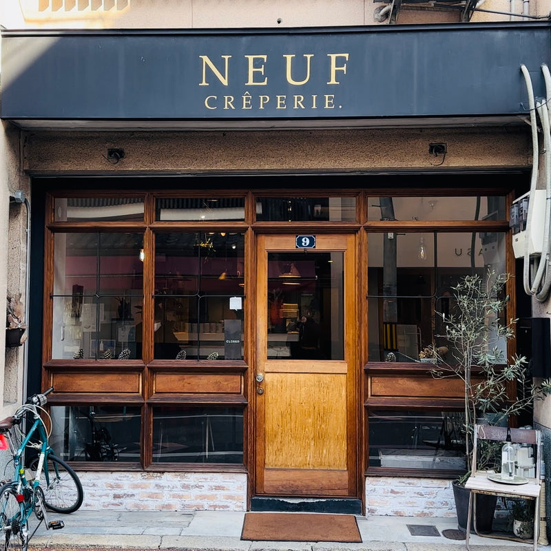 NEUF CRÊPERIE.
